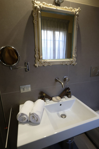 Bathroom 4