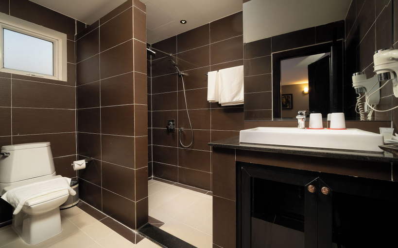 Bathroom 4, F L G Hotel, Phnom Penh