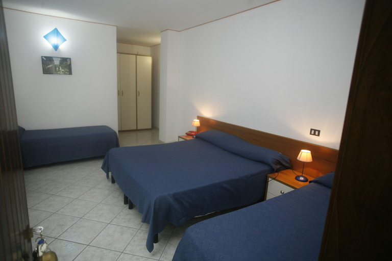 Bedroom 4, Hotel B&B Marina, Salerno