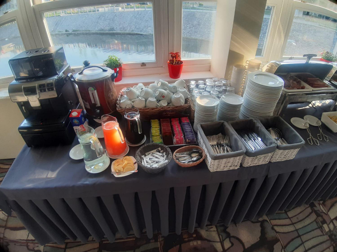 Food & Drinks