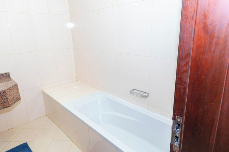 Bathroom, Bloomfields Classic STU in Hydra Al Reem, Abu Dhabi City