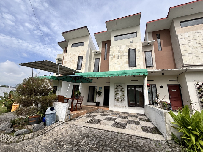 Exterior & Views 1, MP Villa Palmiers C8 Malang, Malang