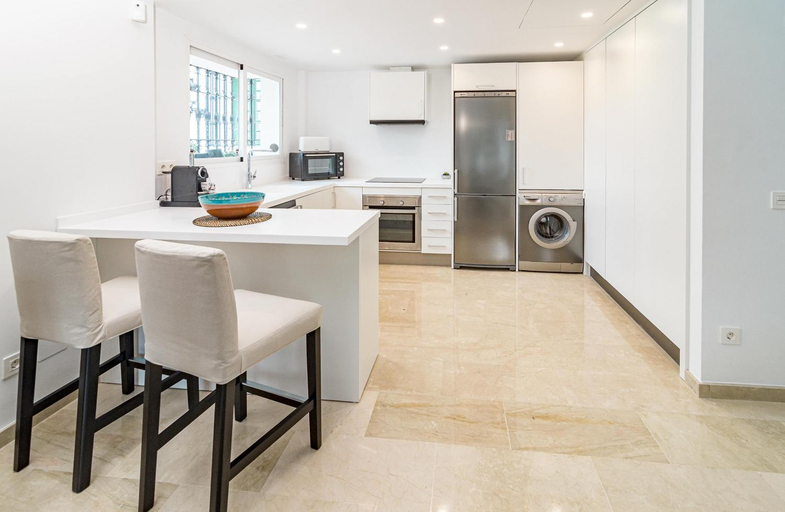 Others 5, Charming and Modern 3-Bedroom Duplex in Aloha Pueblo with Mountain Views, Málaga