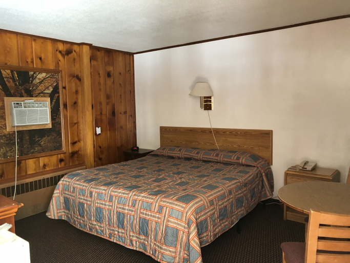 Bedroom 5, Sun N Snow Hotel, Wexford