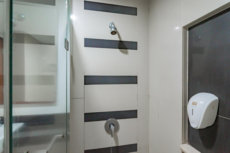 Bathroom 14