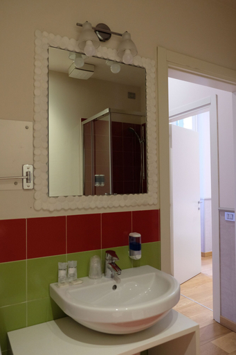 Bathroom 4