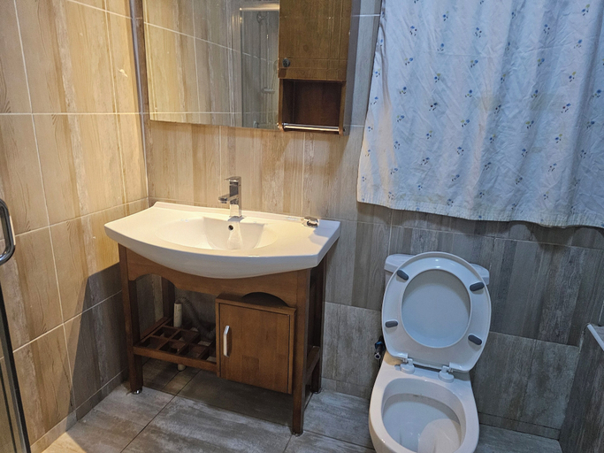 Bathroom 2, Chisa Cha Nkhwazi, Blantyre City