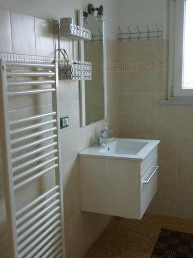 Bathroom 10