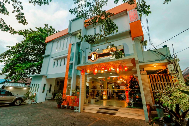 RedDoorz near Manado Town Square, Manado