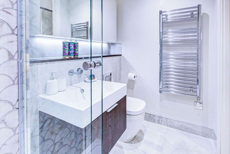 Bathroom 2, Hybrid Resi - Canary Wharf, London