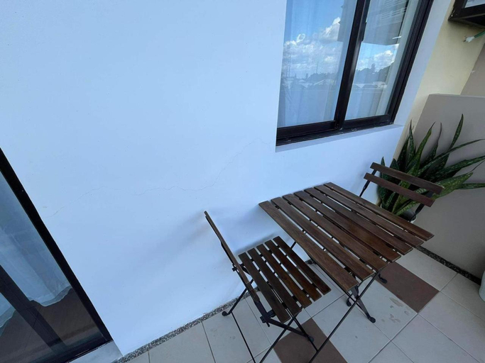 Exterior & Views, 2BR Northpoint Condo near Abreeza and SM with WIFI and Netflix, Davao City