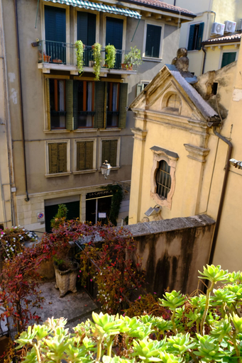 Exterior 5