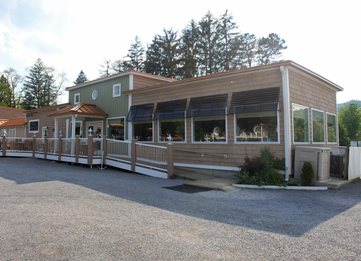 Food & Drinks, Lake Front Hotel, Otsego