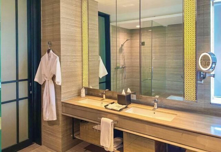Bathroom 10