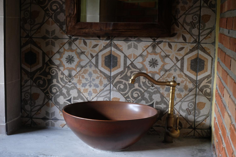 Bathroom 1, Monkey Mansion - Jungalows & Tours, Phanom