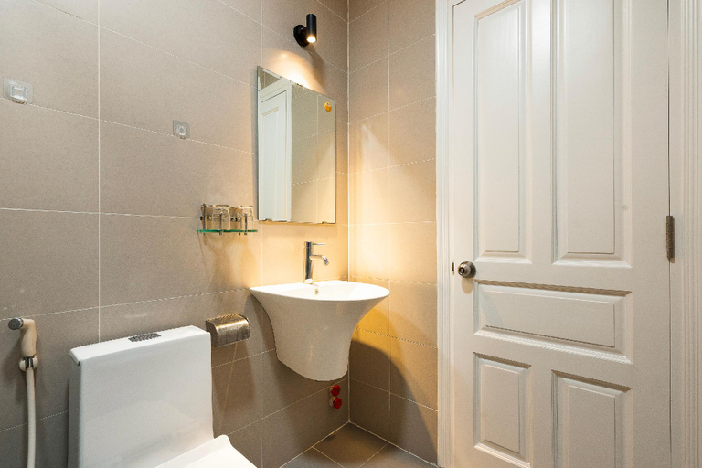 Bedroom 5, HemTouch House, District 3