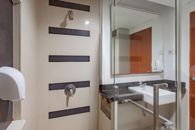 Bathroom 12