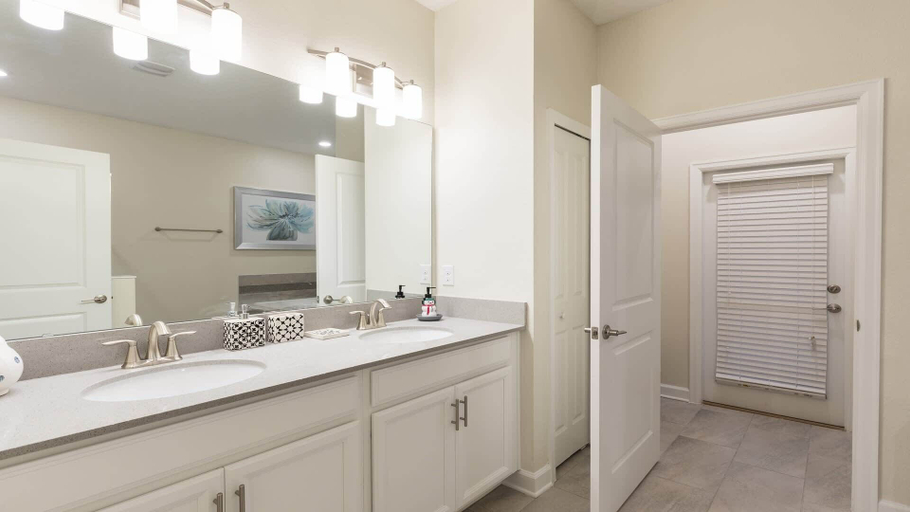 Bathroom 3, Greenview 8BR Home Private Theater Pool/spa/games, Osceola