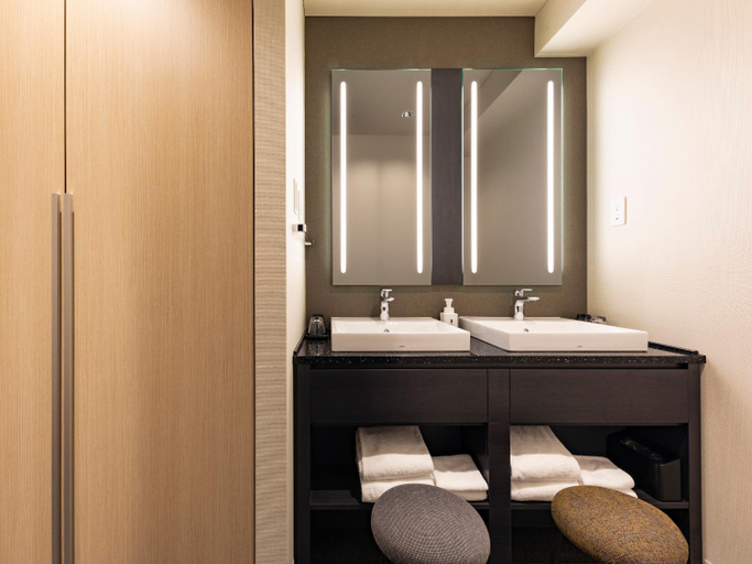 Bathroom 25