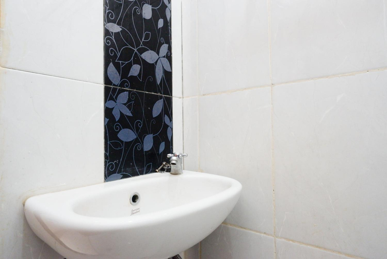 Bathroom 9