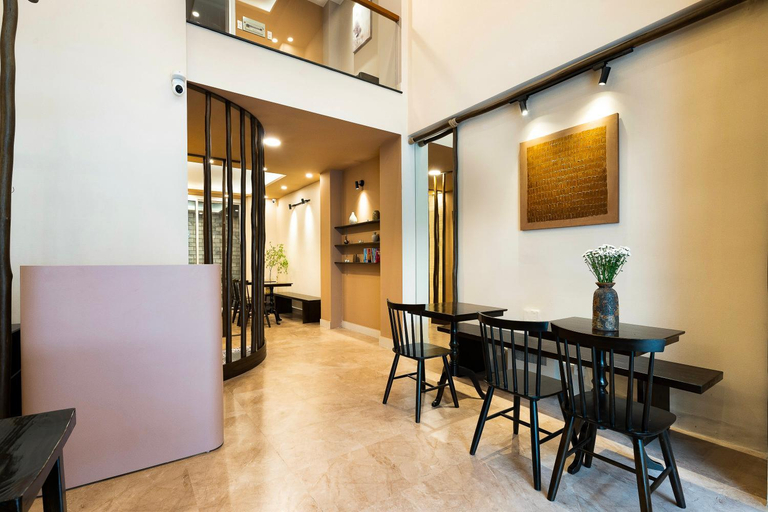 Public Area 3, HemTouch House, District 3