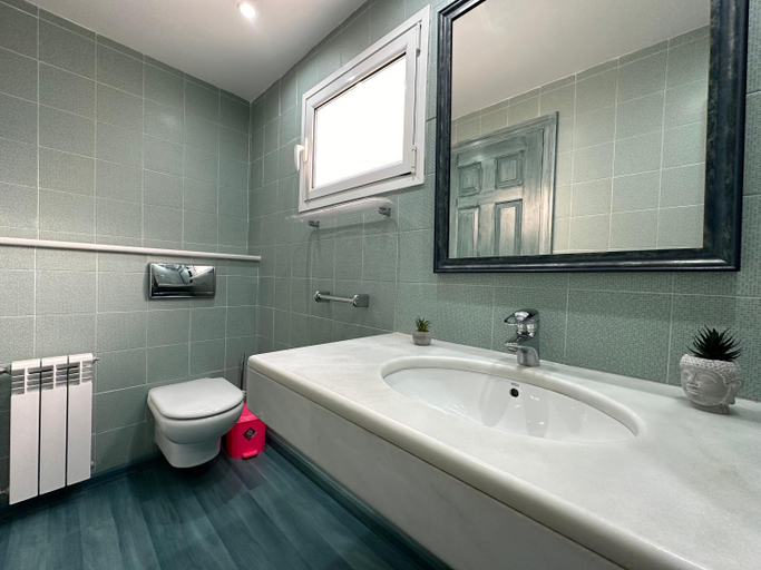 Bathroom 3, Agi Avenida Apartments, Girona