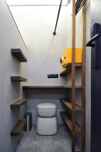 Bathroom 3, The Hyve Capsule hostel Amsterdam, Amsterdam