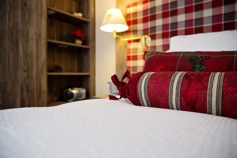 Bedroom 3, Hotel Bristol, Entremont