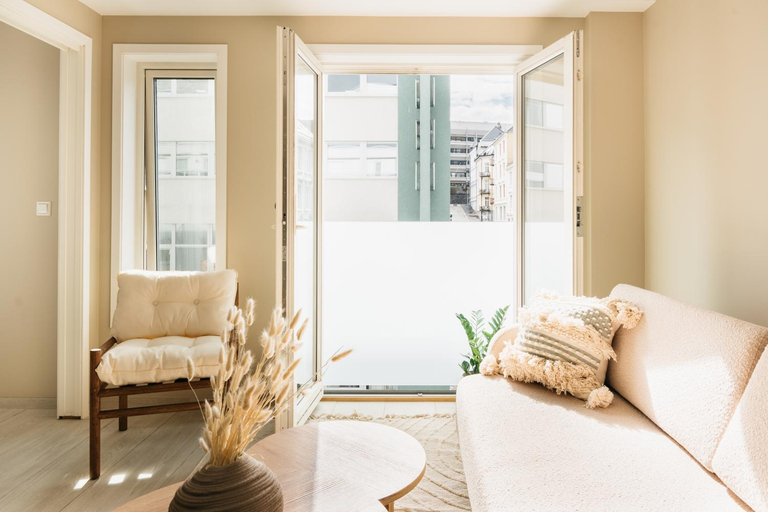Others 2, Stay Urban - Stylish Scandinavian Gem with French Balcony, Bergen