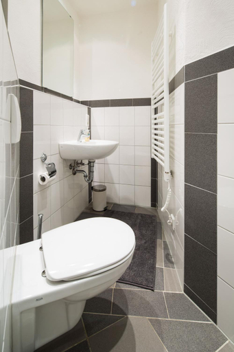Bathroom 2, Belle Etage by Studiotel, Düsseldorf