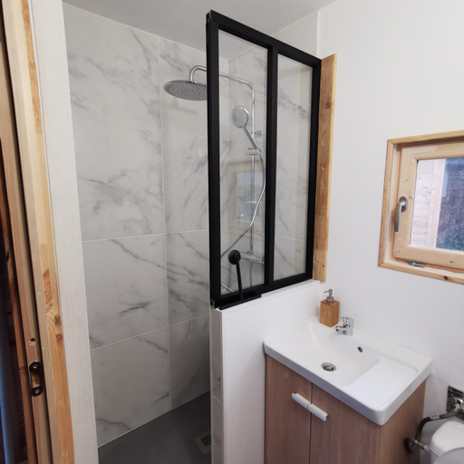 Bathroom 3, Les gites d'Aloziwen le TY BREIZH, Seine-Maritime