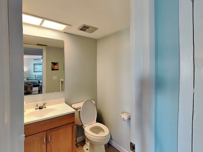 Bathroom 4, Boardwalk Townhomes #17A by Southern Vacation Rentals, Escambia