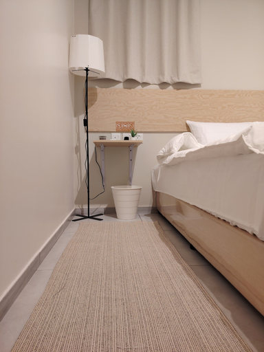 Bedroom 3, Five Hours