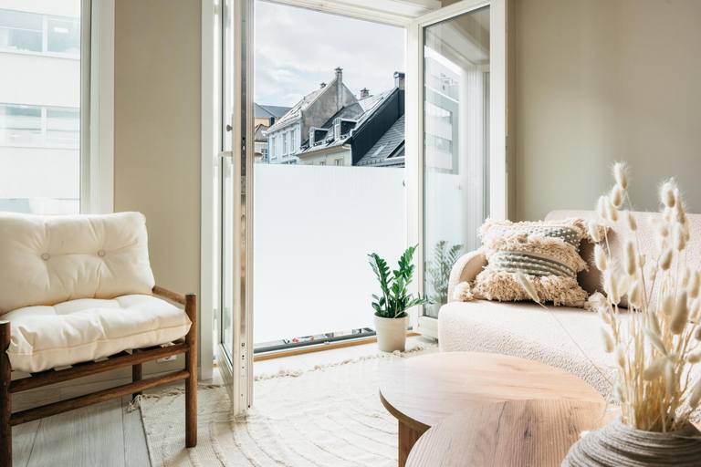 Others 3, Stay Urban - Stylish Scandinavian Gem with French Balcony, Bergen