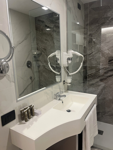 Bathroom 4, Jr Hotels Bocconi Milano, Milano