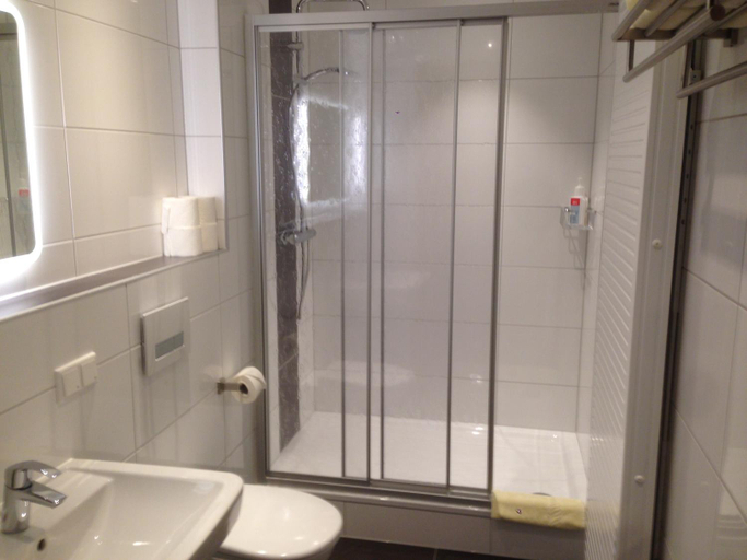 Bathroom 4