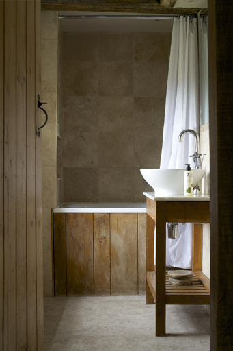 Bathroom 3, Pear Tree Inn, Wiltshire