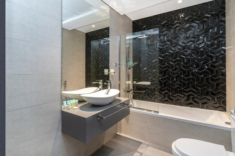 Bathroom 2, Canal View I Spacious apt I High speed Wi-fi, Dubai