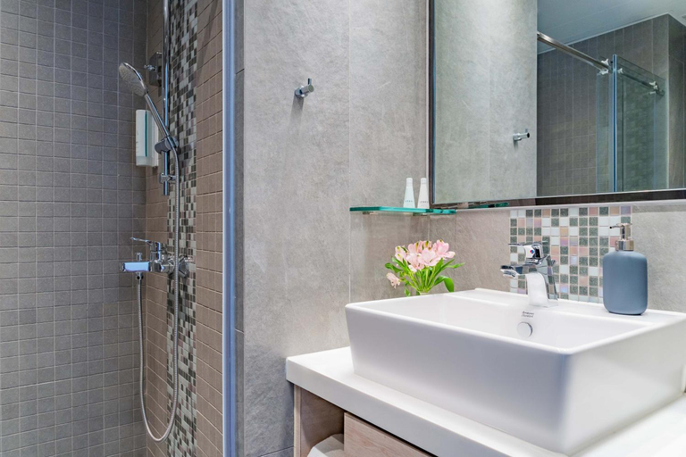 Bathroom 11