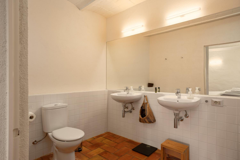 Bathroom 3, Flateli Corca, Girona