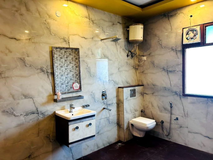 Bathroom, GoBravo 842 Rejoice Hotel Gurgaon, Gurgaon