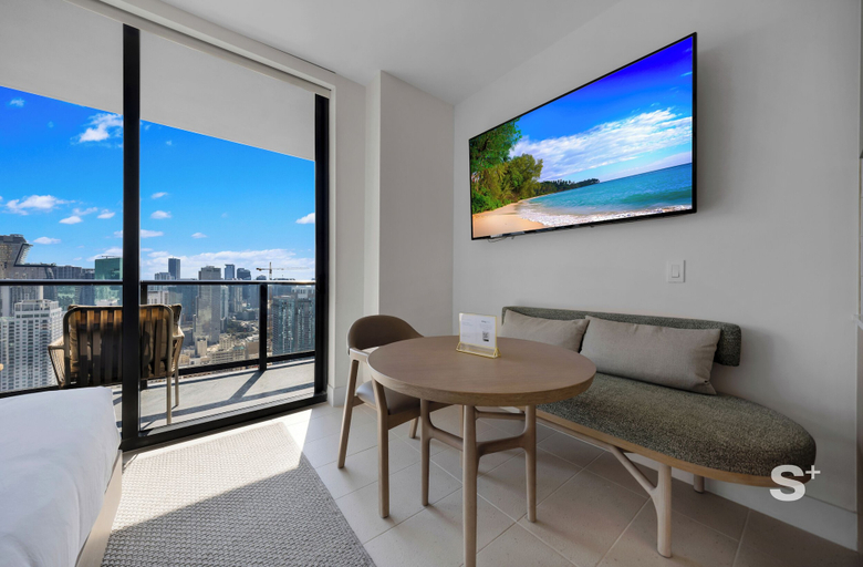 Others 4, Sky High Stay Sleek Studio in Miami, Miami-Dade