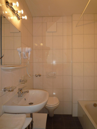 Bathroom 4, Hotel Echinger Hof, Landshut