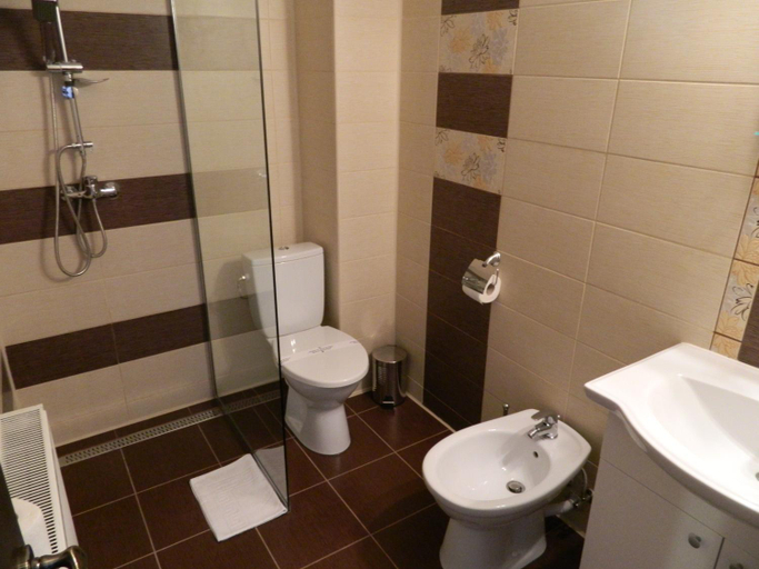 Bathroom 2, Schassburger Tor, Albesti