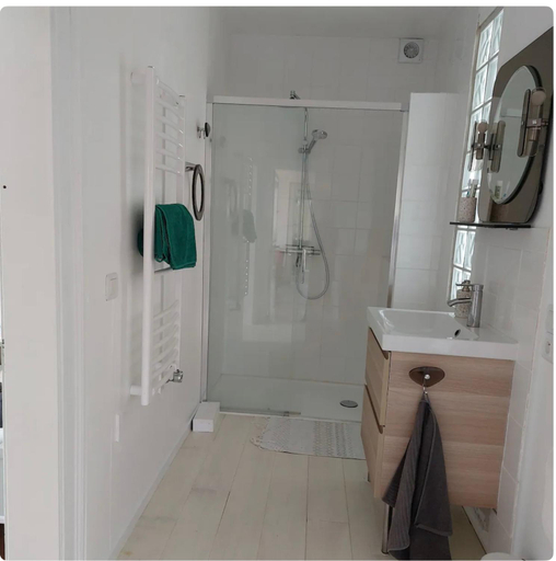 Shower, Le Clos Saint Roch, Creuse