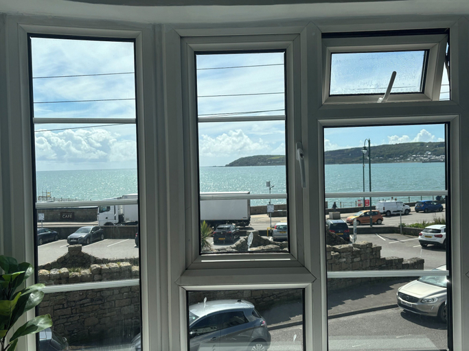 Others 4, The Yacht Inn, Cornwall