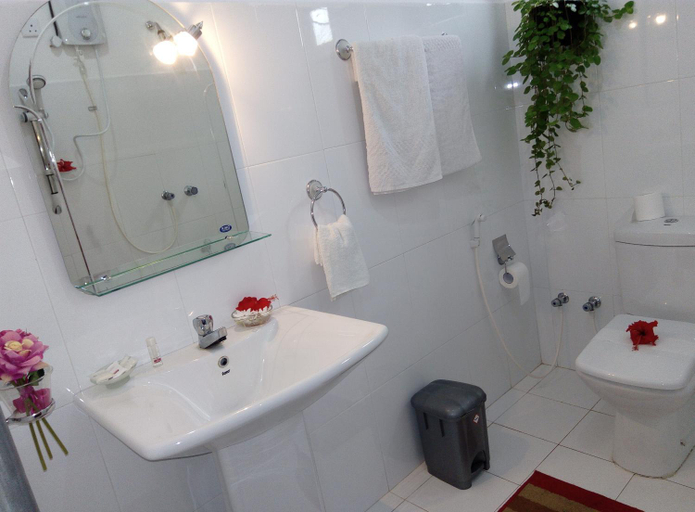 Bathroom 4, Walauwa The Villa Ahungalla, Balapitiya