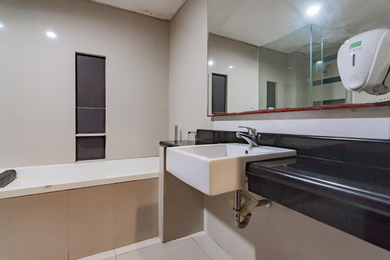 Bathroom 16