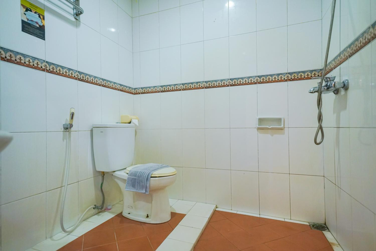 Bathroom 10