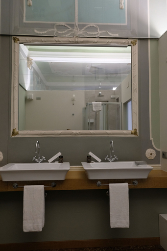 Bathroom 7